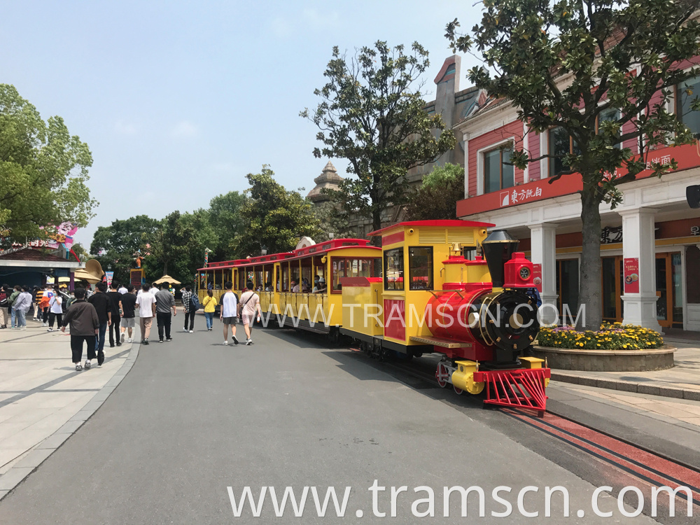Park Trains YELLOW EXPRESS TRAIN IN SHANGHAI